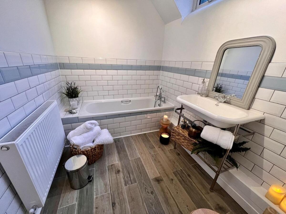 6 - Central Location - Entire House - Free Parking Мертир-Тидвилл Экстерьер фото